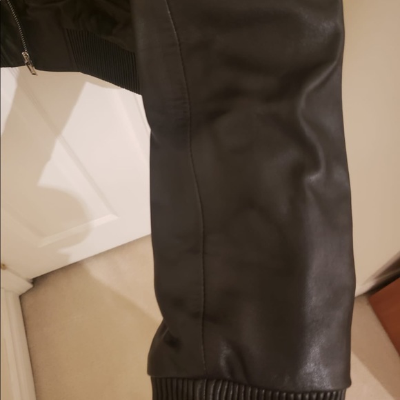 Leather jacket - Picture 4 of 7